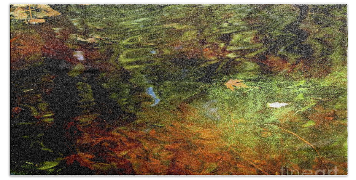Leaf Bath Towel featuring the photograph Abstract of St Croix River 04 by Jimmy Ostgard