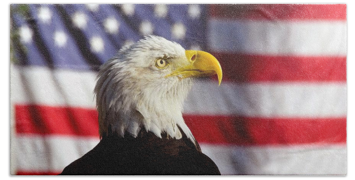 Bald Eagle Bath Towel featuring the photograph American Eagle by David Lee Thompson