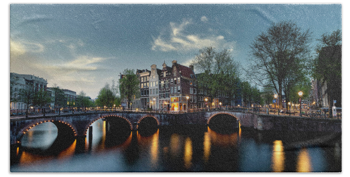 Amsterdam Hand Towel featuring the photograph Amsterdams grachten by Torsten Funke