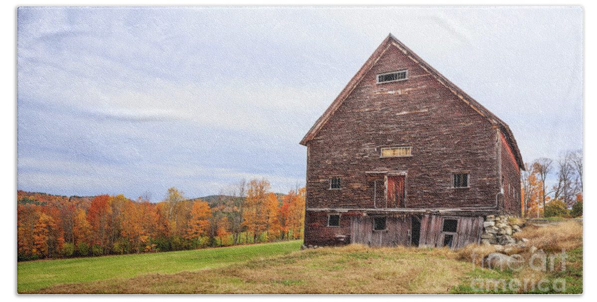 Barn Bath Towel featuring the photograph An old wooden barn in Vermont. by Edward Fielding