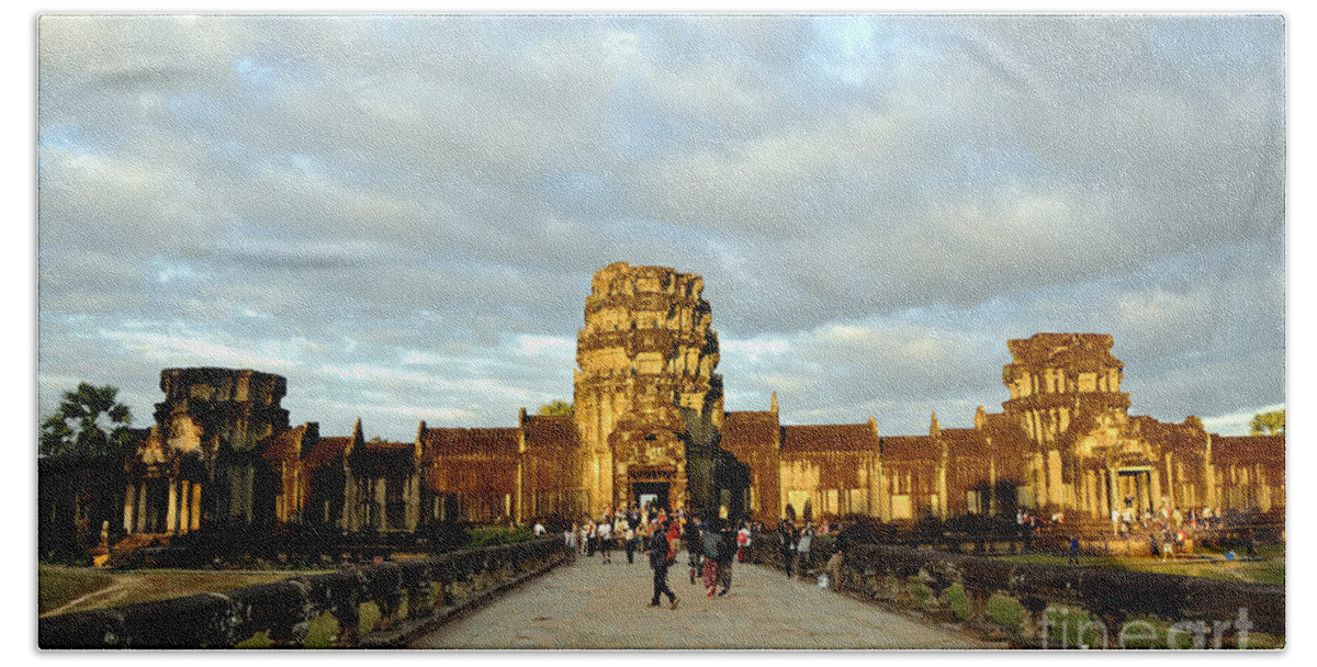 Angkor Wat Bath Towel featuring the photograph Angkor Wat 5 by Andrew Dinh