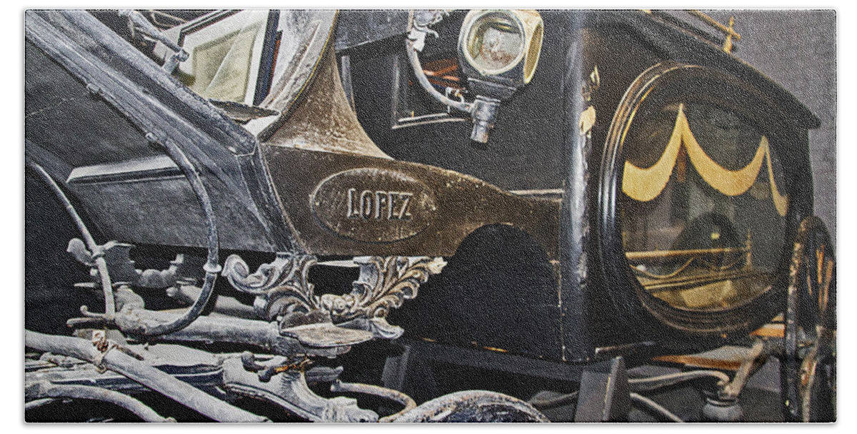 Funeral Bath Towel featuring the photograph Antique Hearse by Bob Slitzan