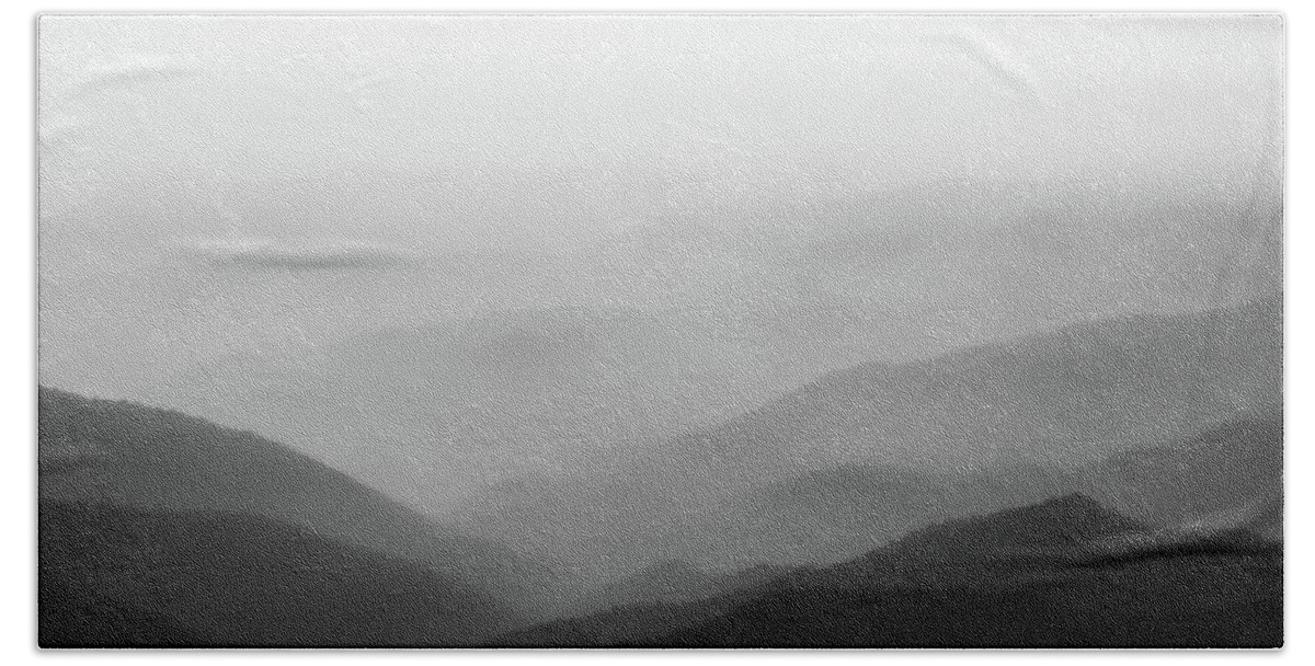 Black And White Hand Towel featuring the photograph Appalachian Mystique - The Lure Of The Fog by Randall Evans