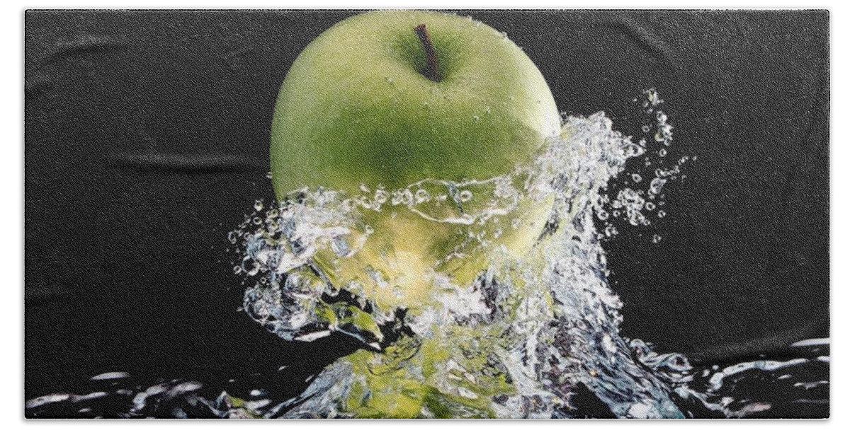 Apple Hand Towel featuring the photograph Apple by Jackie Russo