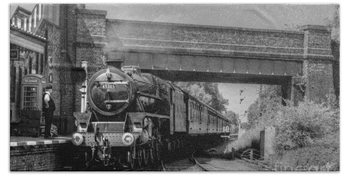 Steam Hand Towel featuring the photograph Arrival at Quorn by David Birchall