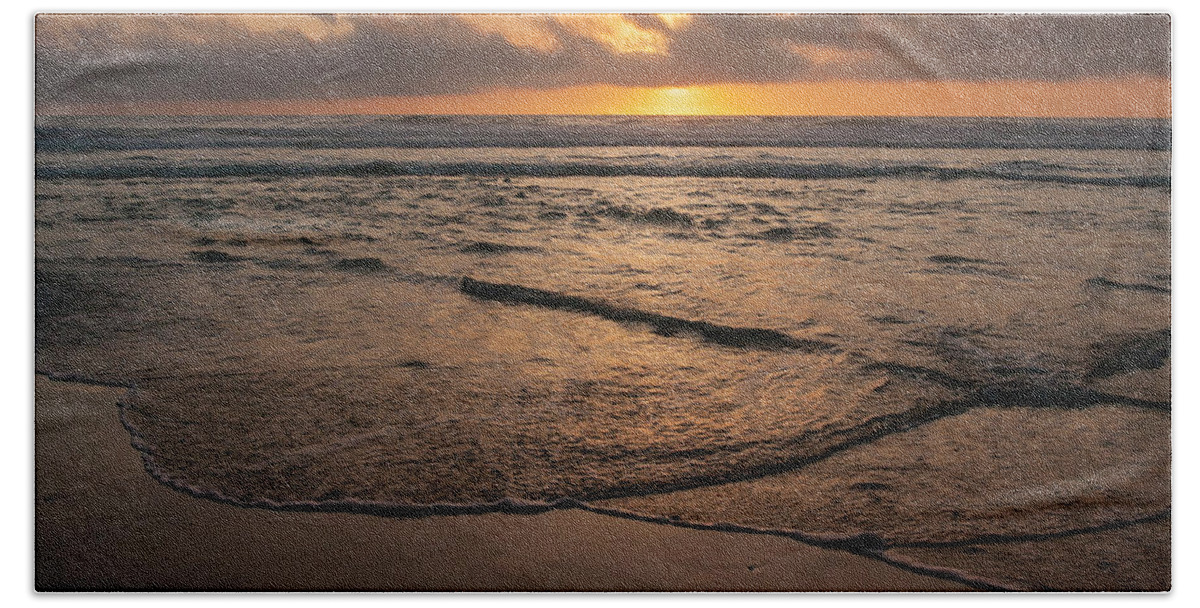  Mark Miller Photos Bath Towel featuring the photograph Artistic Sunset by Mark Miller