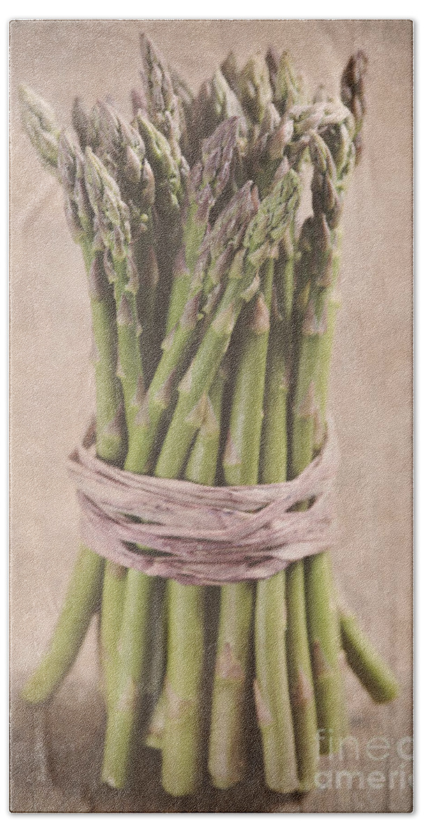 Asparaus Bath Towel featuring the photograph Asparagus Spears by Neil Overy