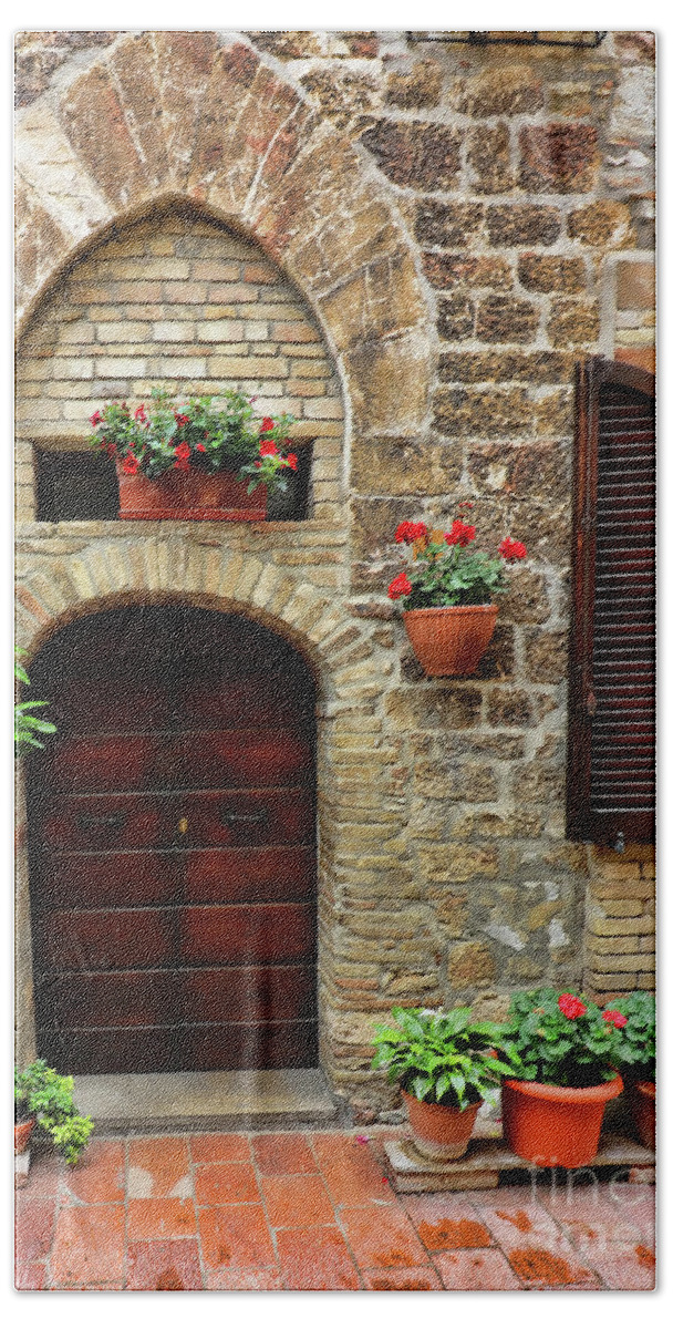 Assisi Bath Towel featuring the photograph Assisi Doors 0580 by Jack Schultz