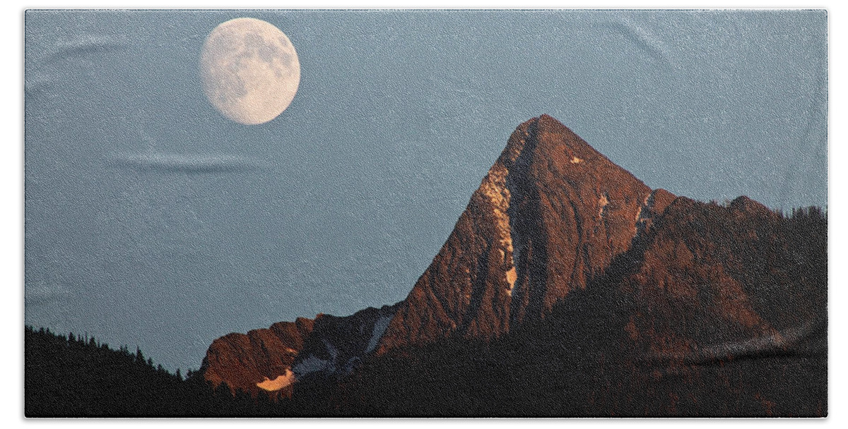 Loki Hand Towel featuring the photograph August Moon Over Loki by Cathie Douglas