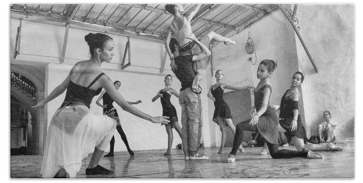 Cuba Hand Towel featuring the photograph Ballet Practice - Havana by Marla Craven
