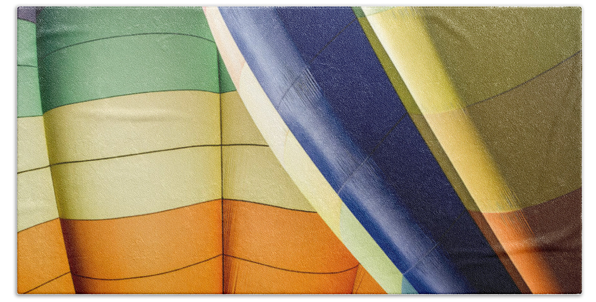 Albuquerque Bath Towel featuring the photograph Balloon Colors - Horizontal by Ron Pate