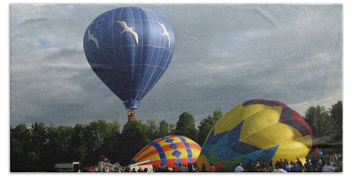 Hot Air Balloons Hand Towel featuring the photograph Balloon Launch by Ed Smith