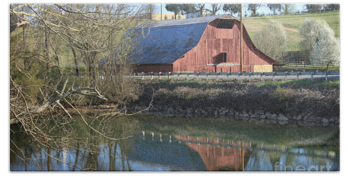 Landscape Hand Towel featuring the photograph Barn and Reflections by Todd Blanchard