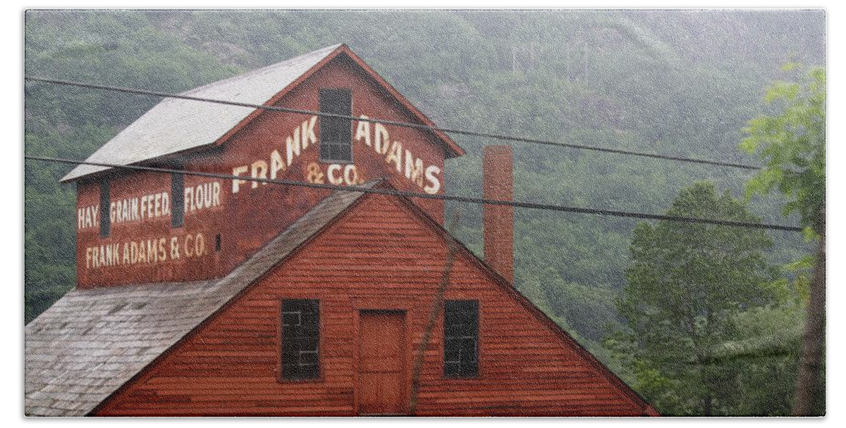 Barn Bath Towel featuring the photograph Barn in Vermont along Amtrack by Donna Walsh