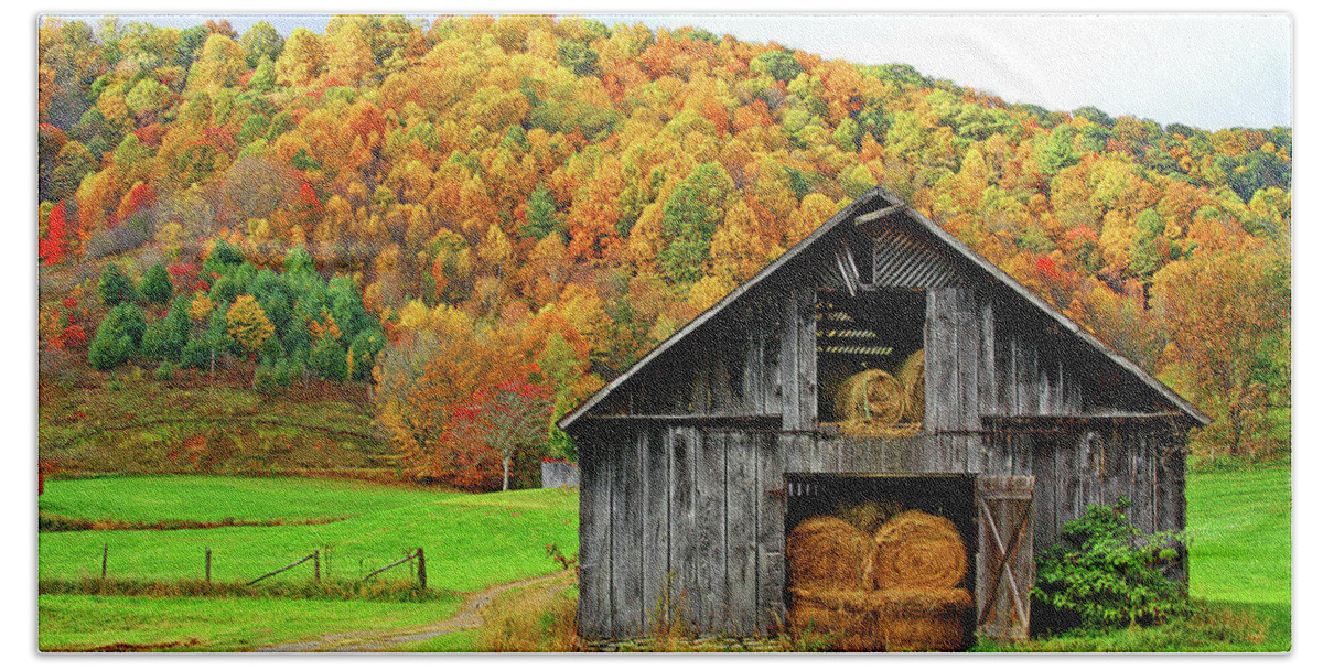 Fall Hand Towel featuring the photograph Barntifull by Dale R Carlson
