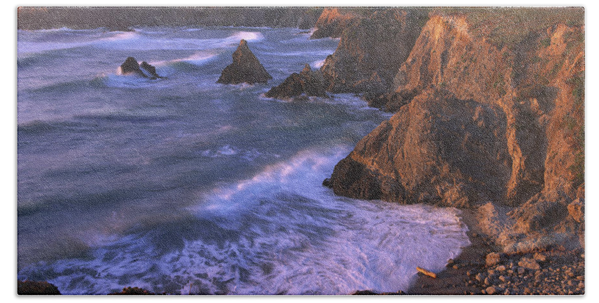 00174147 Bath Towel featuring the photograph Beach At Jughandle State Reserve by Tim Fitzharris