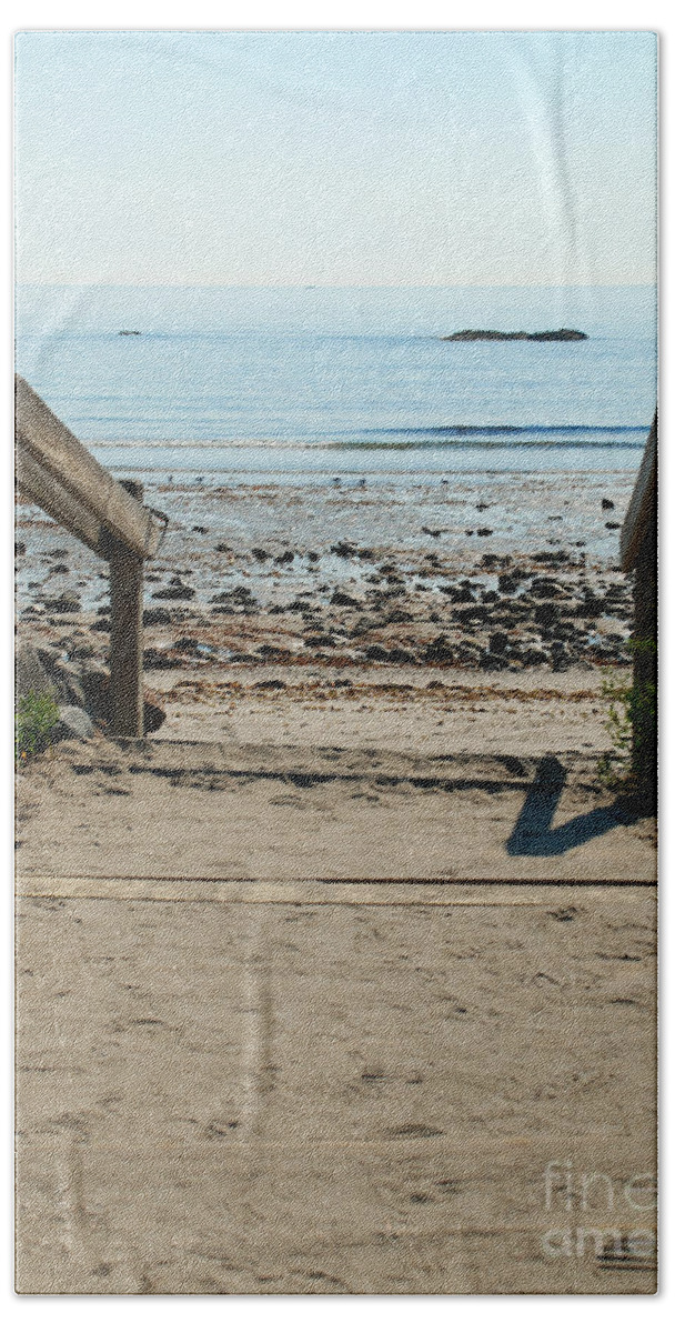 Beach Bath Towel featuring the photograph Beach Path by Richard Gibb