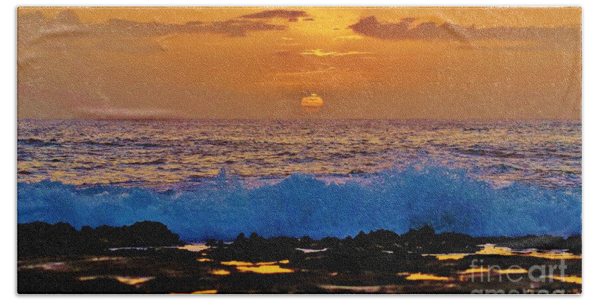 Sunset. Beach Sunset Bath Towel featuring the photograph Beach Sunset by Craig Wood