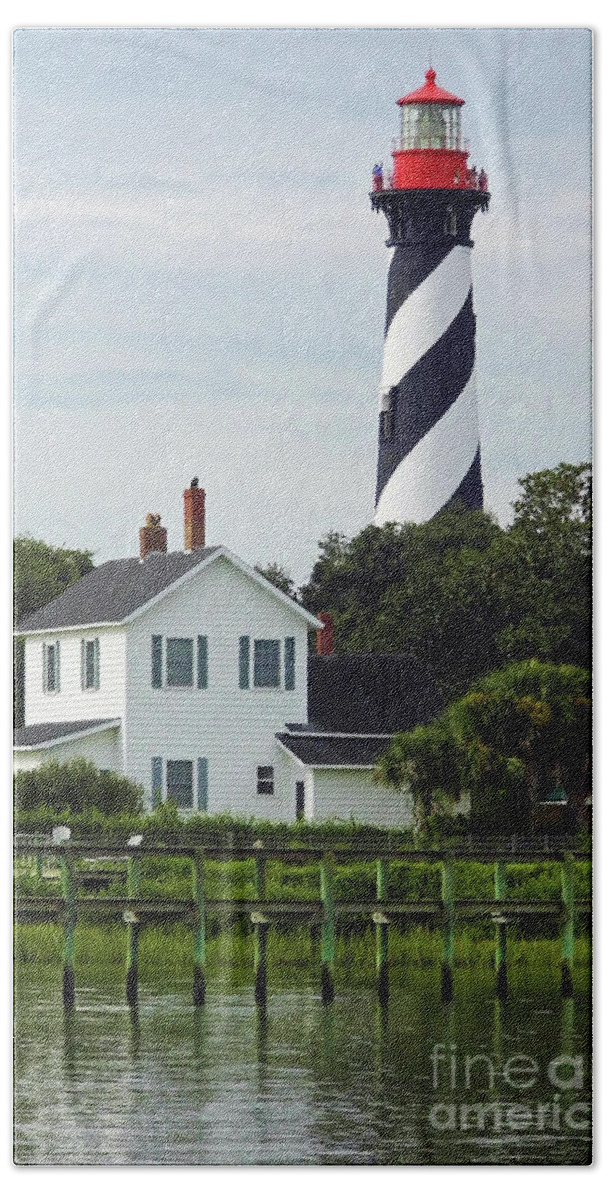 Lighthouse Bath Towel featuring the photograph Beautiful Waterfront Lighthouse by D Hackett