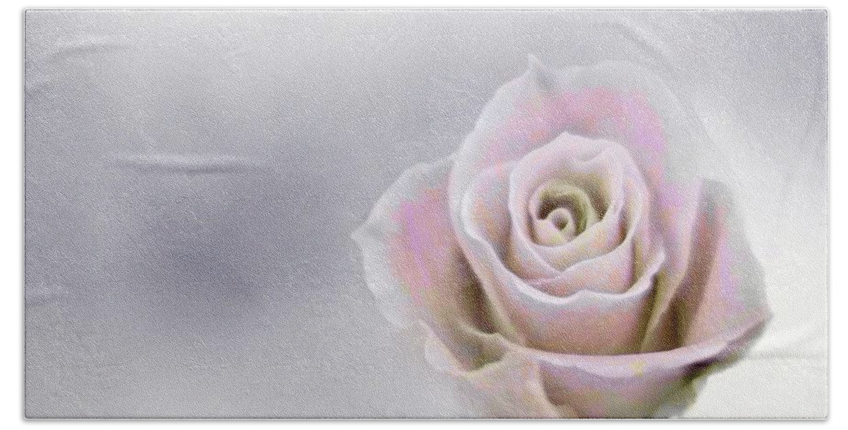 Flower Bath Towel featuring the photograph Beginning Fade by Ches Black