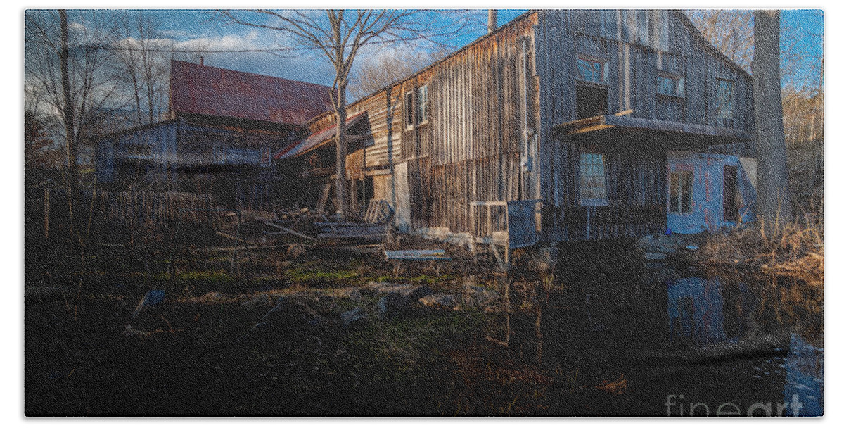 Abandoned Hand Towel featuring the photograph Bellrock Mill by Roger Monahan