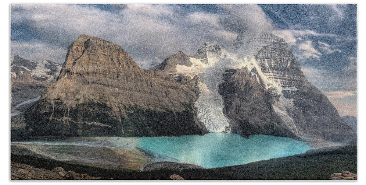 Berg Lake Bath Towel featuring the photograph Berg Lake, Mount Robson Provincial Park by Clarke Wiebe