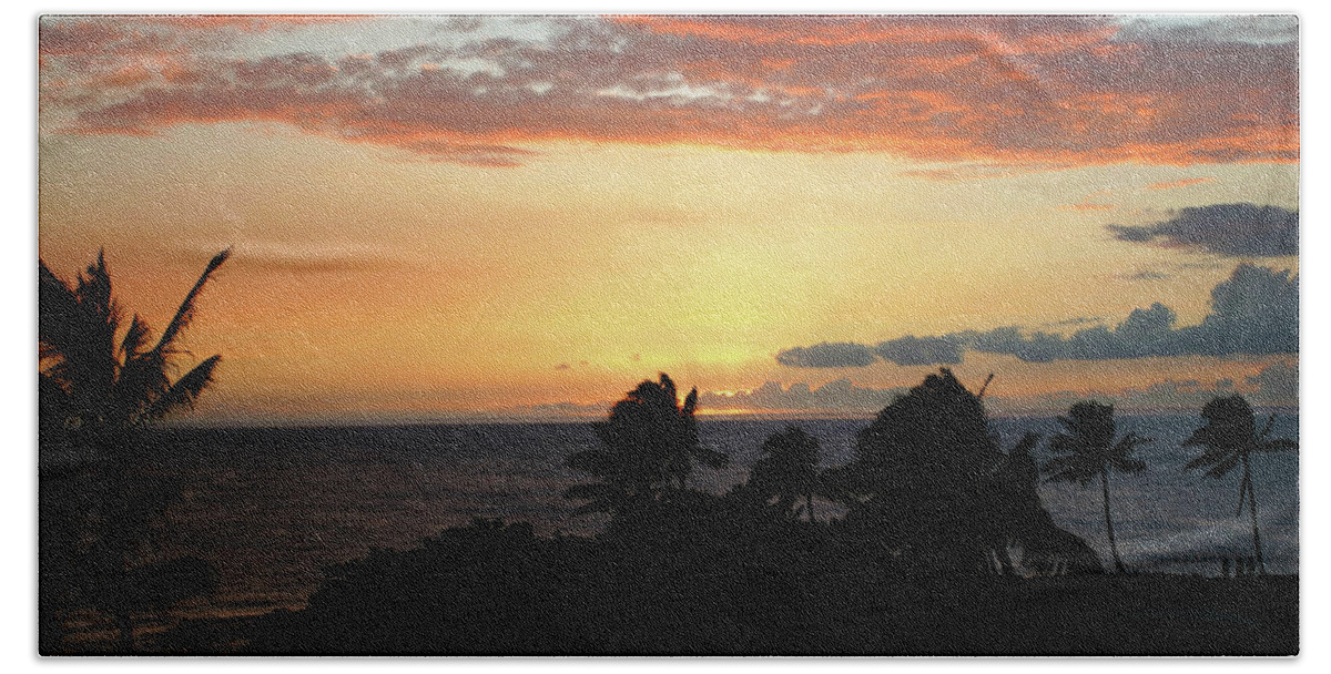 Sunset Bath Towel featuring the photograph Big Island Sunset by Anthony Jones