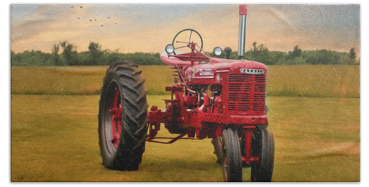 Tractor Bath Towel featuring the photograph Big Red - Farmall Tractor by Lori Deiter