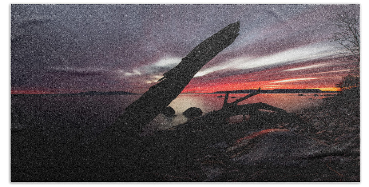 Aboriginal Bath Towel featuring the photograph Big Red Sky, Point Place 2 by Jakub Sisak
