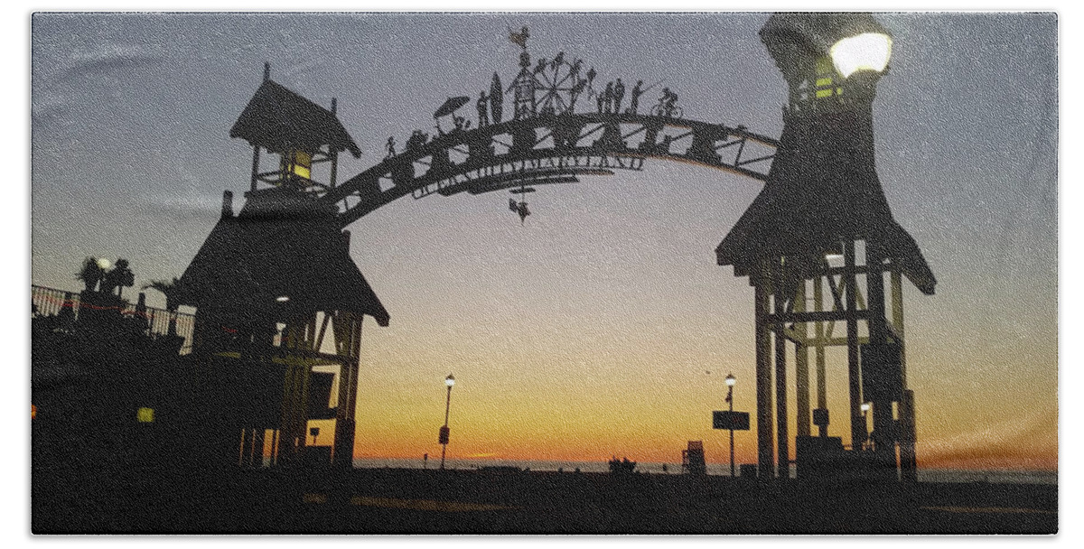 Boardwalk Hand Towel featuring the photograph Boardwalk Arch at Dawn by Robert Banach