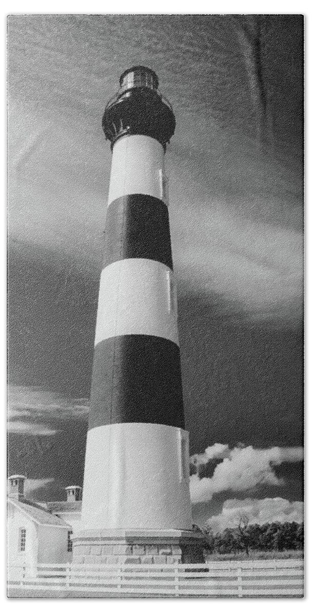Bodie Island Bath Towel featuring the photograph Bodie Lighthouse Black and White by Joni Eskridge