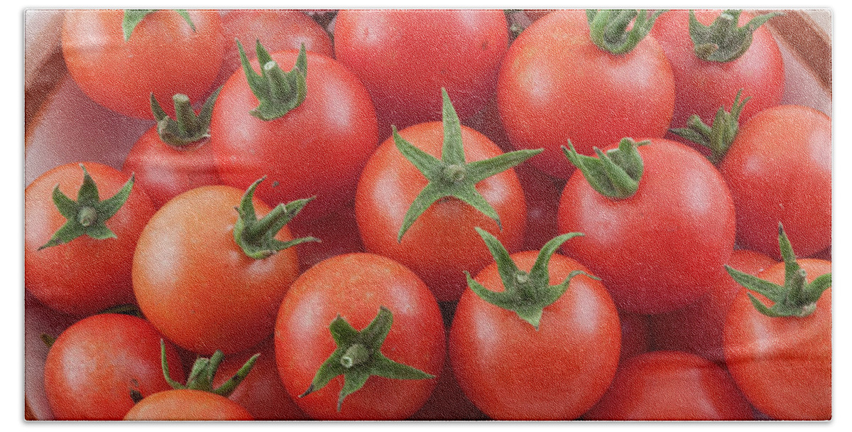 Tomatoes Bath Towel featuring the photograph Bowl Of Cherry Tomatoes by James BO Insogna