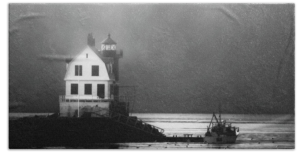 Breakwater Lighthouse Hand Towel featuring the photograph Breakwater Trance by Jeff Cooper