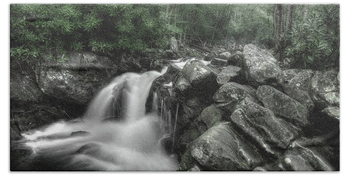 Tennessee Stream Bath Towel featuring the photograph Breathe by Mike Eingle