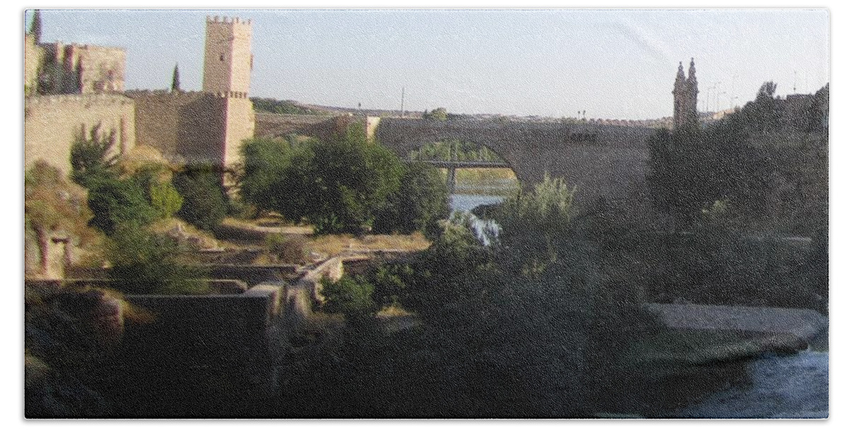 Toledo Bath Towel featuring the photograph Bridge Across Toledo by John Shiron