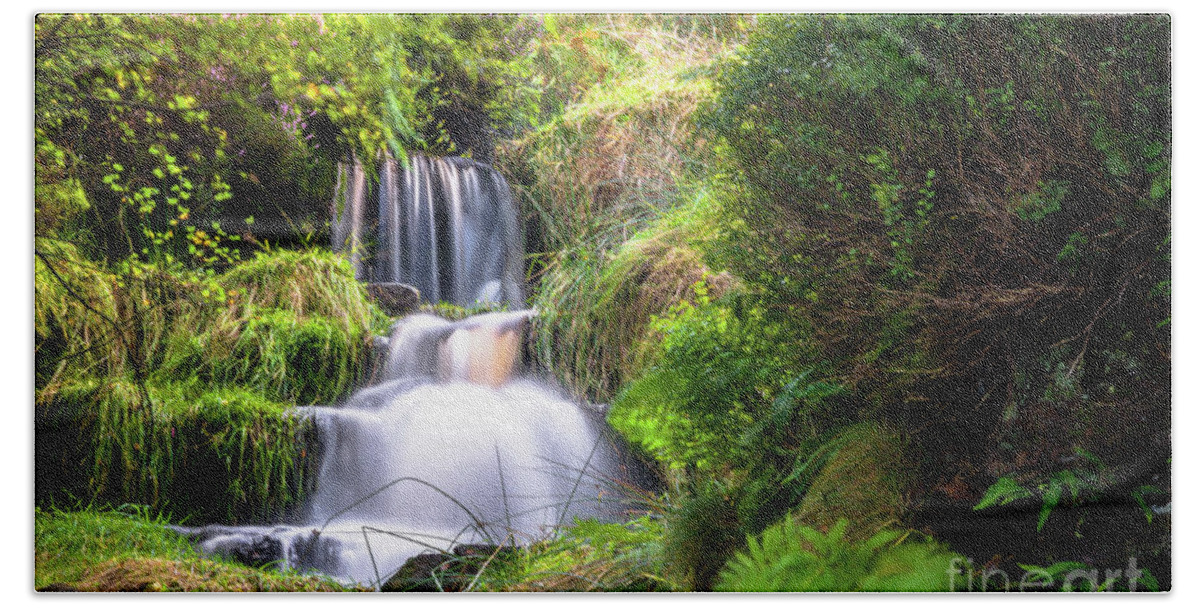 Airedale Bath Towel featuring the photograph Bronte Waterfall by Mariusz Talarek