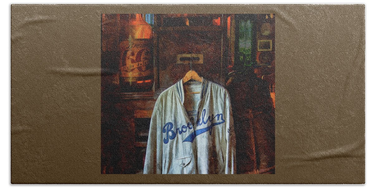 Nostalgic Bath Towel featuring the photograph Brooklyn and Brew 66 by Thom Zehrfeld