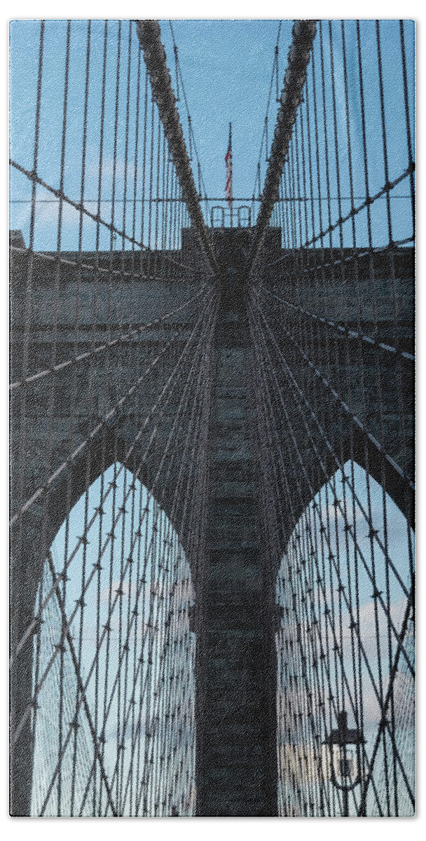 Brooklyn Bridge Bath Towel featuring the photograph Brooklyn Bridge by Steven Richman