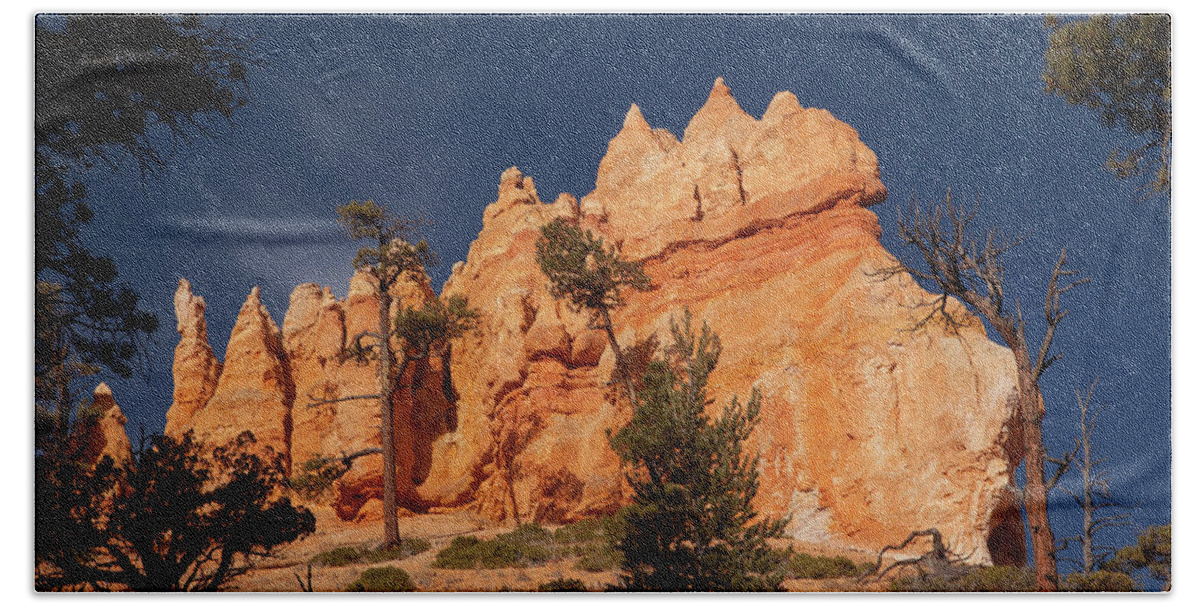 Bryce Canyon Hand Towel featuring the photograph Bryce Canyon Hoodoos by Alan Vance Ley