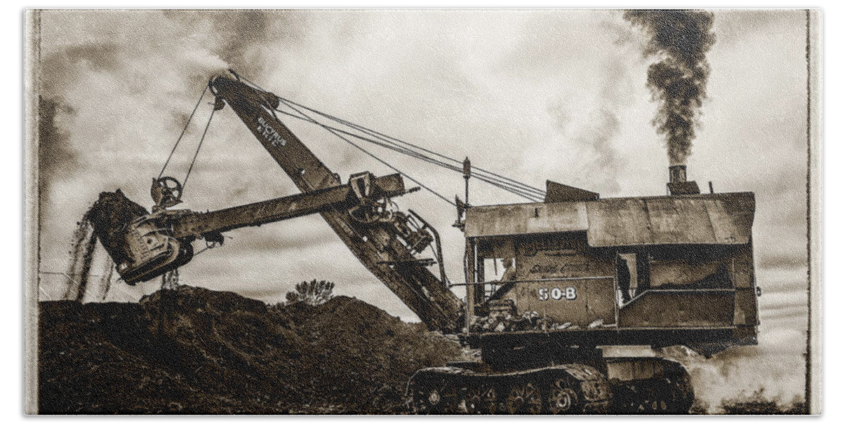 Mary Sue Hand Towel featuring the photograph Bucyrus Erie Shovel by Paul Freidlund