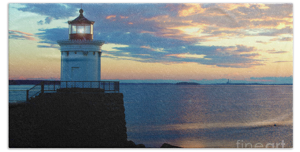 Lighthouse Bath Towel featuring the photograph Bug Light, Portland Maine by Diane Diederich