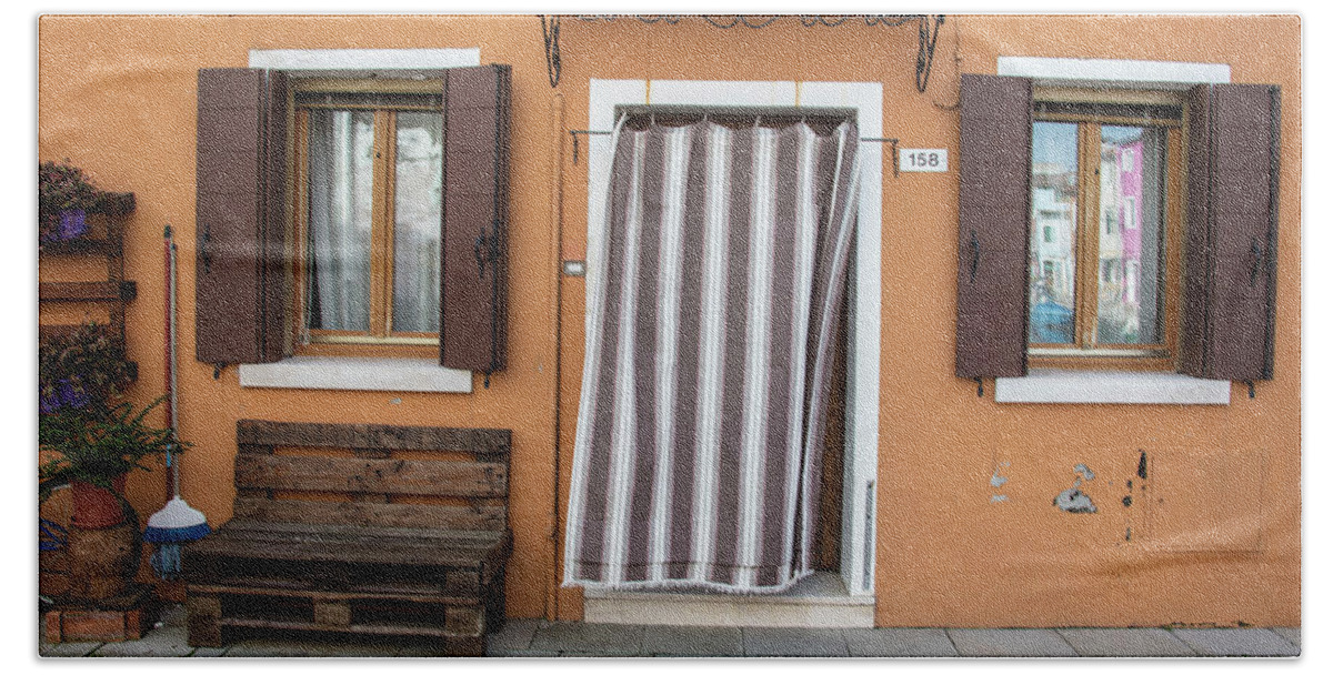 Boats Bath Towel featuring the photograph Burano Italy Brown House by John McGraw
