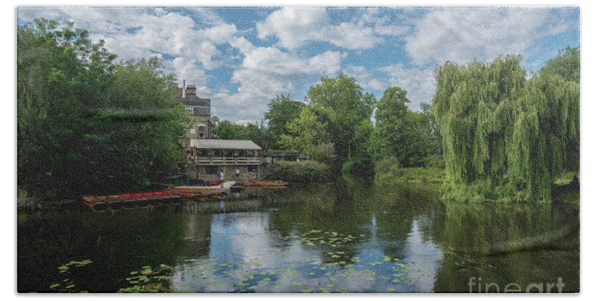 Cambridge University Hand Towel featuring the photograph Cambridge Mill Pond Punting Cloudscape by Mike Reid