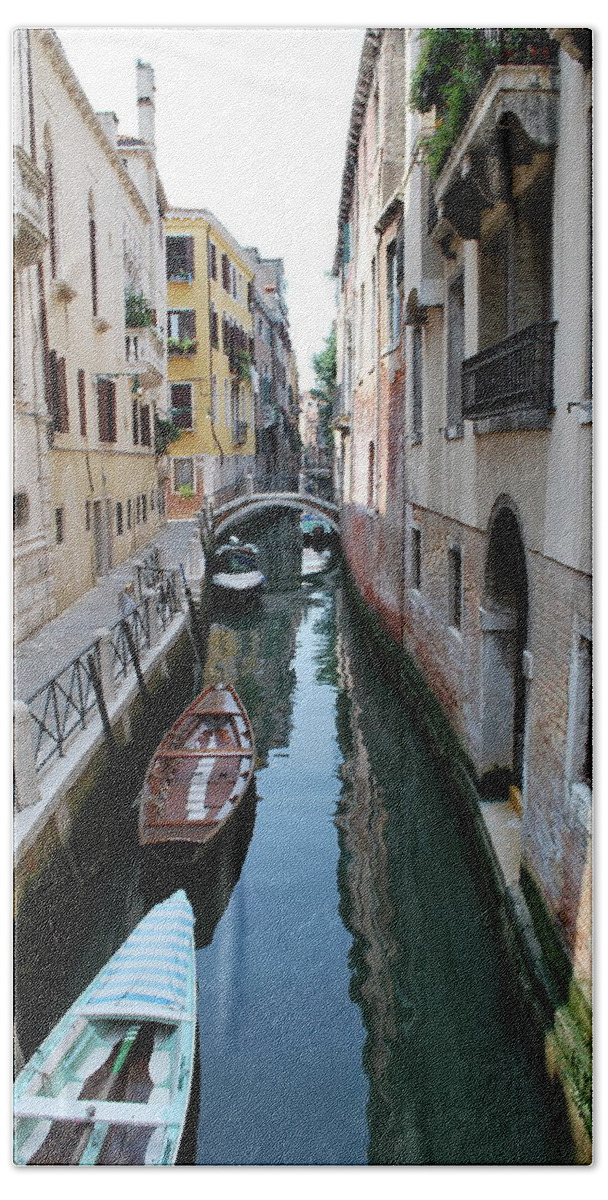 Venezia Hand Towel featuring the photograph Canal at Venice by Fabio Caironi