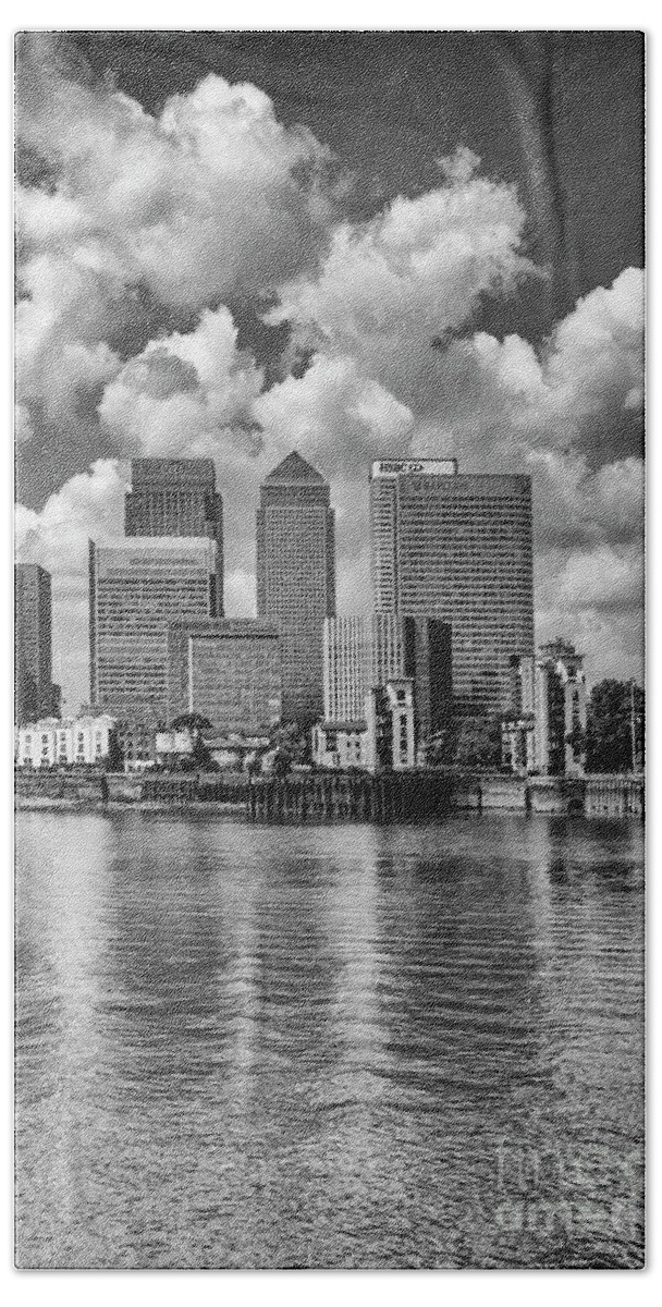 Canary Wharf Hand Towel featuring the photograph Canary Wharf by Roger Lighterness
