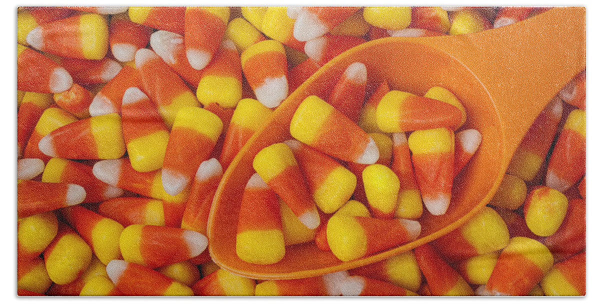 Candy Corn Bath Towel featuring the photograph Candy corn by Garry Gay