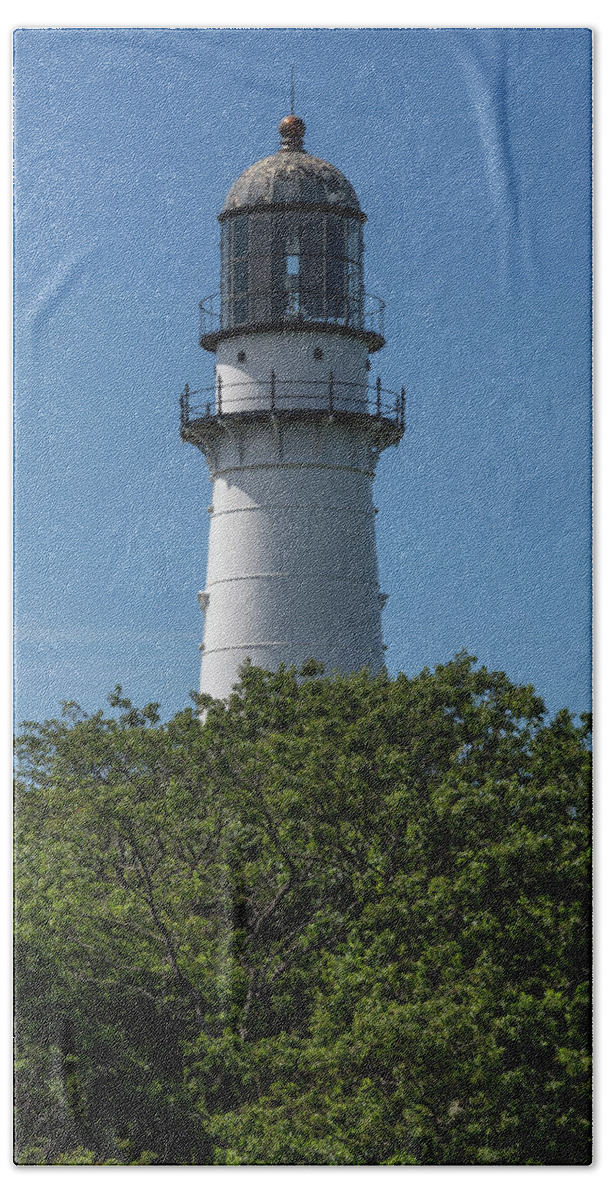 Cape Elizabeth Lighthouse Tower Hand Towel featuring the photograph Cape Elizabeth Lighthouse Tower by Brian MacLean