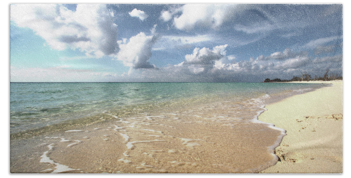Spanish Bath Towel featuring the photograph Carib View by Robert Och
