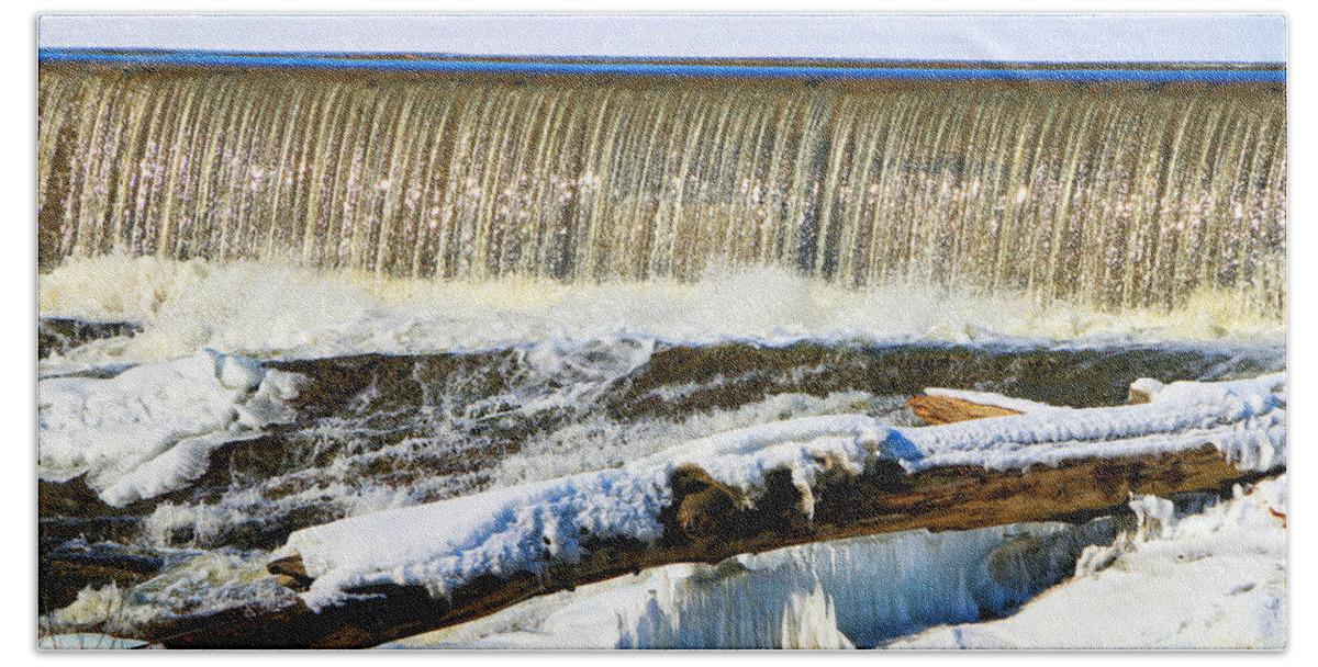 River Bath Towel featuring the photograph Cascading Diamonds by Elizabeth Dow