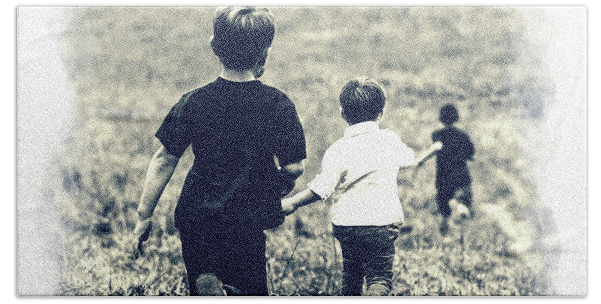 Sepia Tone Bath Towel featuring the photograph Catch Me If You Can by Phil Perkins